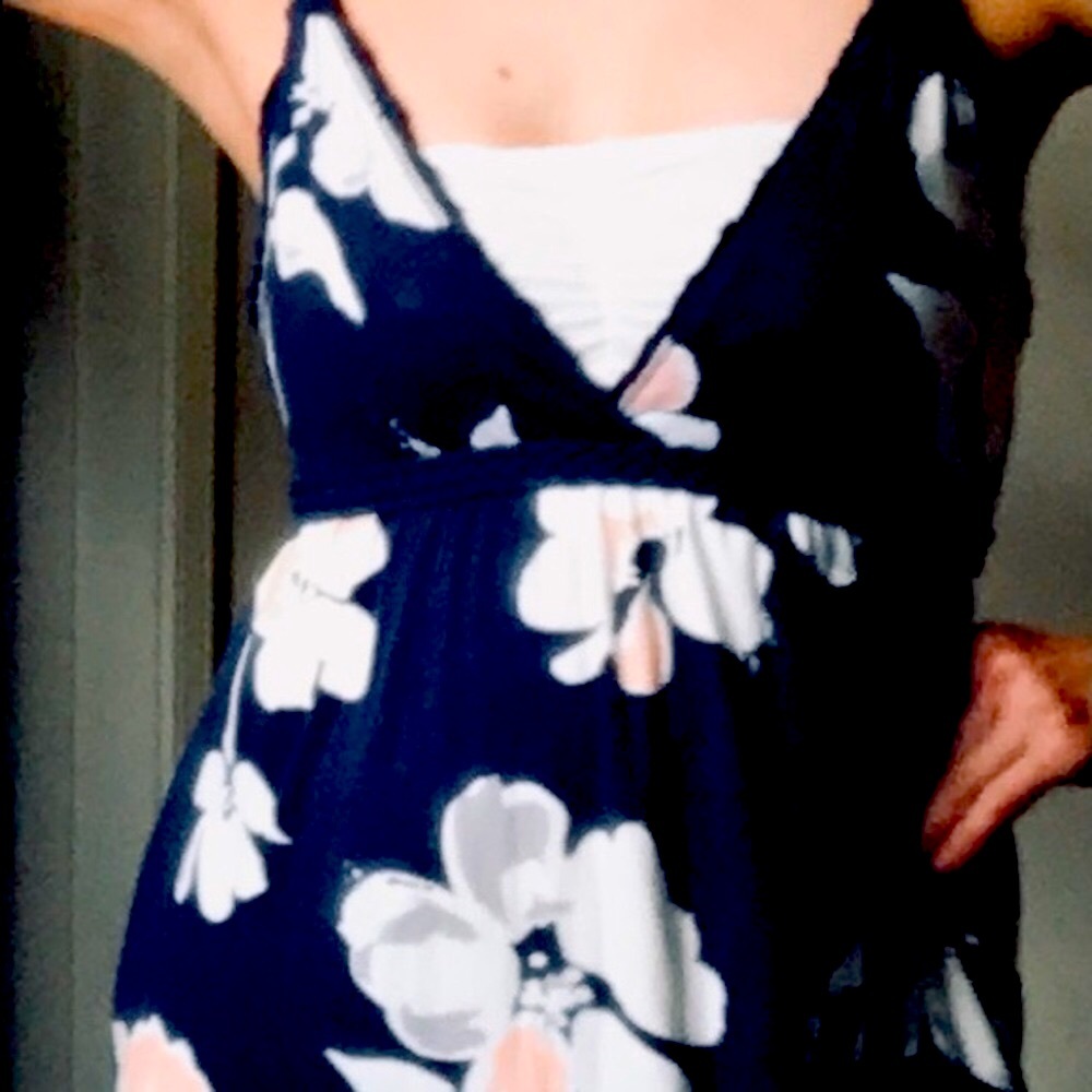 Maxi Dress💃🏽💃🏽💃🏽💃🏽💃🏽 - Picture 2 of 6